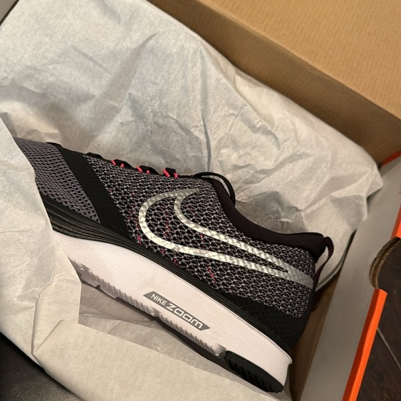 Nike women’s zoom strike NIB 12 - Picture 11 of 13
